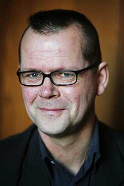 Kari Hotakainen - modtageren af Nordisk rads litteraturpris 2004 (1).jpg