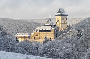 Le château de Karlštejn, en Bohême-Centrale. (définition réelle 5 936 × 3 920)