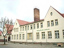 Im 1917 eröffneten Schulgebäude befindet sich heute ein Bürgerzentrum.