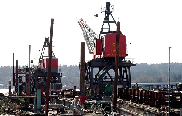 Cranes in Kenmore harbor