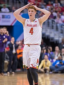 Huerter on the court, with his hands on his head