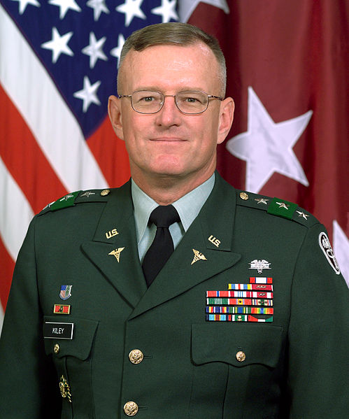 Kiley in 2004 (pictured with the three stars of a Lt. Gen.)