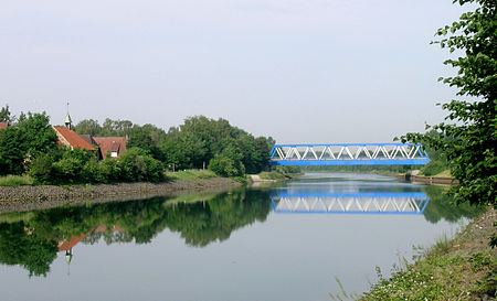 Kirche und Kanal