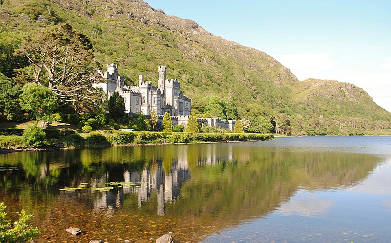 File:Kylemore Abbey (1).jpg