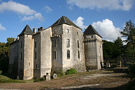 La façade du chateau de Gourville.jpg
