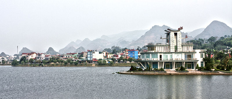 File:Lai Châu City Lake.jpg