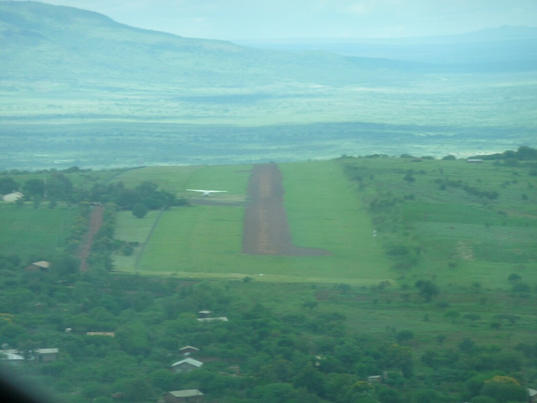 File:Lake Manyara Airport.jpg