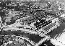 Luftaufnahme des Lehrter Bahnhofs mit Spree und Humboldthafen (rechts), rechts oben die Anlagen für die Milchumladung, um 1910