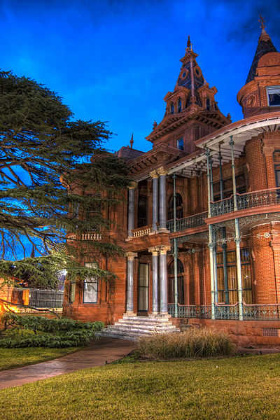 File:Littlefield House at night.jpg