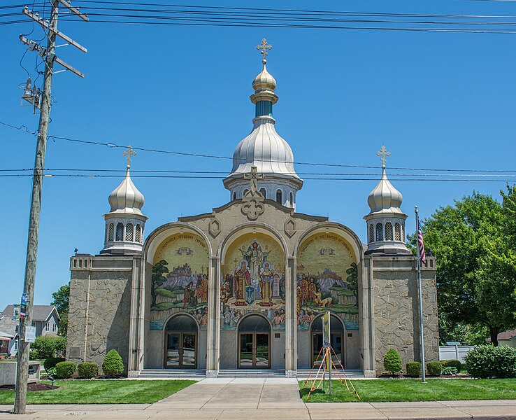 File:Looking E - St Vladimir's Ukrainian Orthodox Cathedral (48169289966).jpg