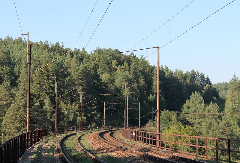 File:Lubné, Kutiny, větší železniční viadukt (2013-09-07; 05).jpg