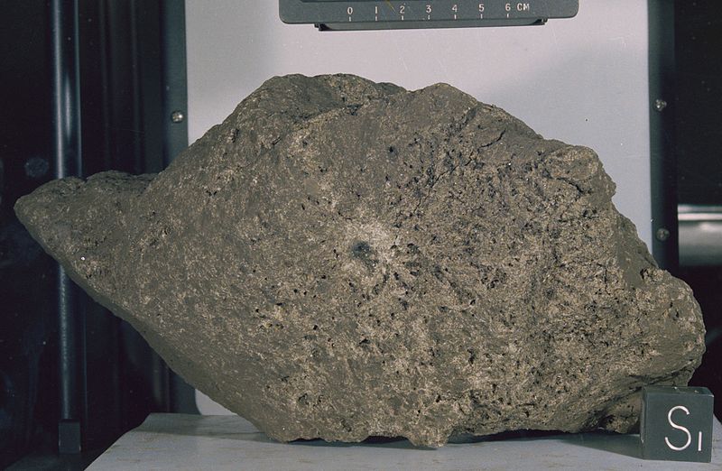 File:Lunar sample 15555 S71-43393.jpg