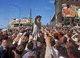 Lyndon B. Johnson waving to crowd (cropped).tif