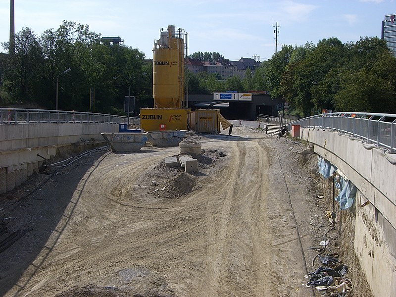 File:München - Mittlerer Ring - Leuchtenbergring (Tunnelausfahrt).jpg