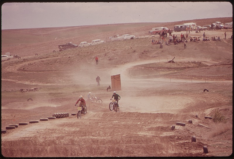 File:MOTORCYCLE RACE - NARA - 543723.tif