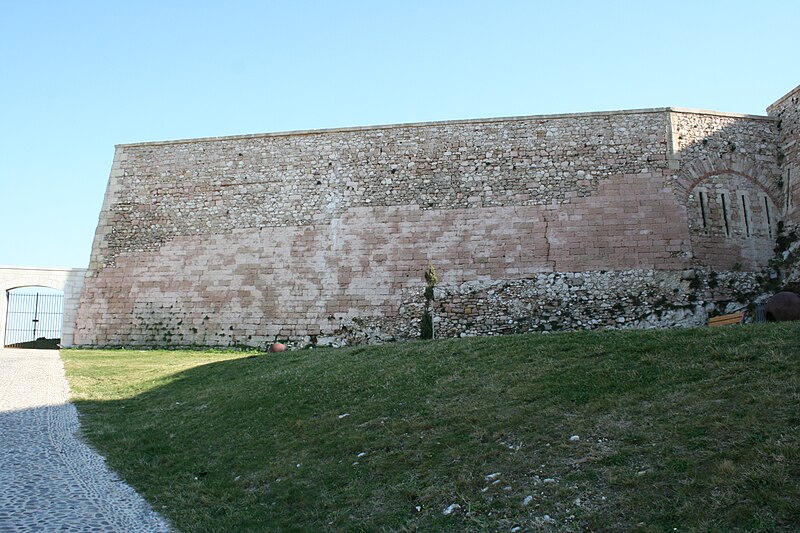 File:Marseille Fort Saint Nicolas demi lune Villeroy.JPG