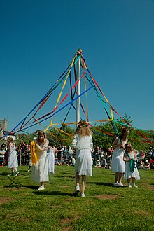 Maypole in Lustleigh in "spider's web" pattern in 2023 Maypole in Lustleigh in Spider's Web pattern.jpg