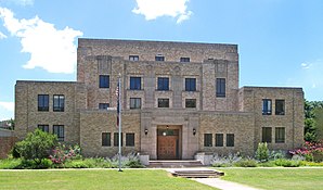 Das Menard County Courthouse in Menard, gelistet im NRHP mit der Nr. 03000935