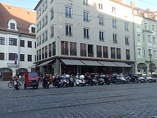 Motorradparkplatz Augsburg Maximilianstraße vor Haus-Nr. 43