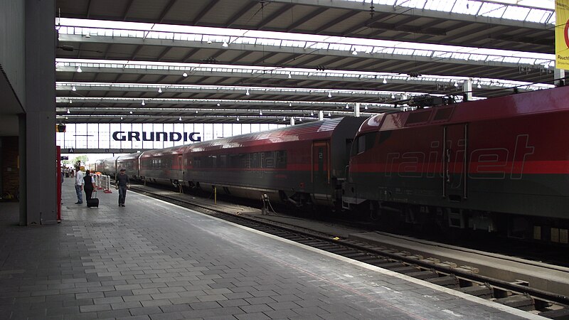 File:Munich Hbf Railjet 2011 2.jpg