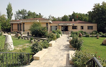 Museum Adıyaman Außenansicht.jpg