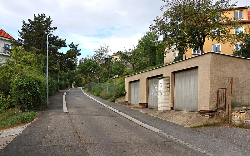 File:Na Bartoňce street, east view, Praha.jpg