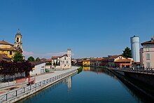 File:Naviglio_Grande_a_Gaggiano.JPG