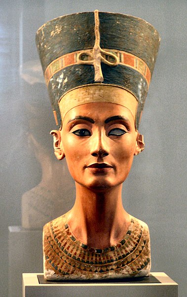 File:Nefertiti altes Museum1.jpg