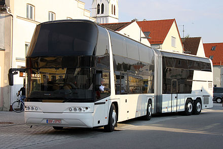 440px-Neoplan_Jumbocruiser_No.11_(2015).JPG