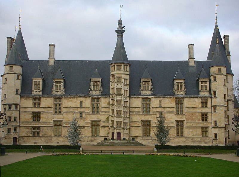 File:Nevers - Palais ducal.jpg