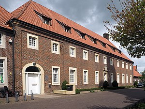 Voormalig armenhuis, (1730–33) tegenwoordig kantoor van een kinderziekenhuis (S)