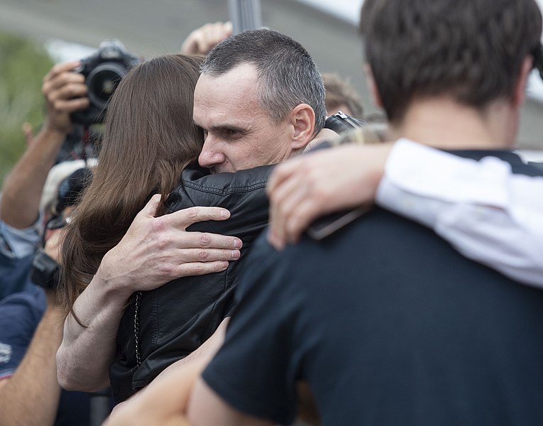 File:Oleh Sentsov return 03.jpg