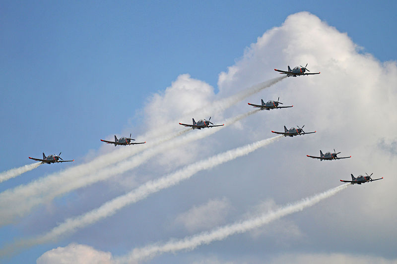 File:Orlik Aerobatic Team - Radom 2013 (11955488413).jpg