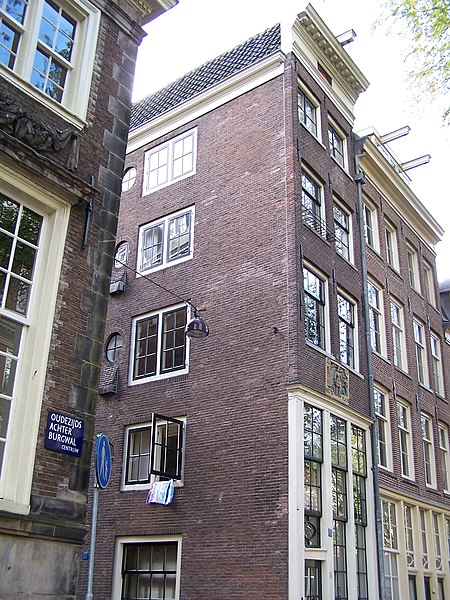 File:Oudezijds Achterburgwal 187 corner.JPG