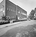 Overzicht gevel aan de 's-Gravesandelaan, school, thans conservatorium - Hilversum - 20343218 - RCE.jpg