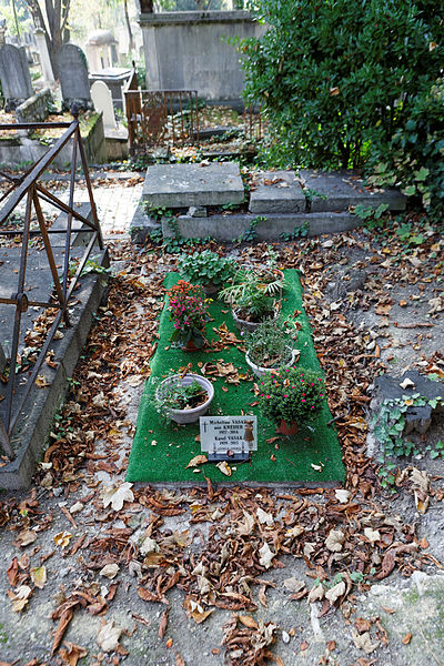 File:Père-Lachaise - Division 39 - Vasak 02.jpg