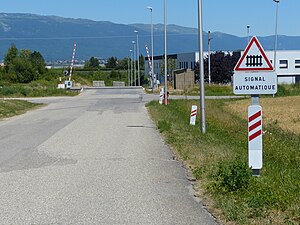 J10 Distance restant à parcourir avant d'atteindre un passage à niveau (à droite, 3 barres, 2 barres, 1 barre, signal G2)