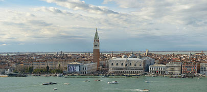Panorama Piazza San Marco and Venice on Easter 2013.jpg
