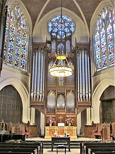 L'autel et l'orgue.