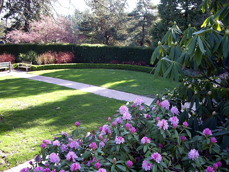 File:Pdx washpark rosegarden shakespeare.jpg