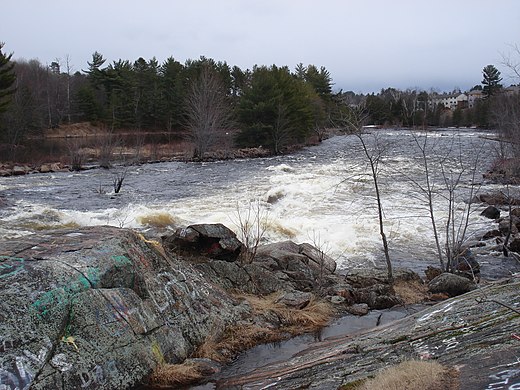 The river as it runs through the town of Petawawa PetawawaRiver.JPG