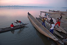 Csónakok a Kongó folyó partján