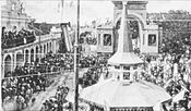 English: Independence celebration in 1900. Español: Celebración de la Independencia frente al Real Palacio en la década de 1900.