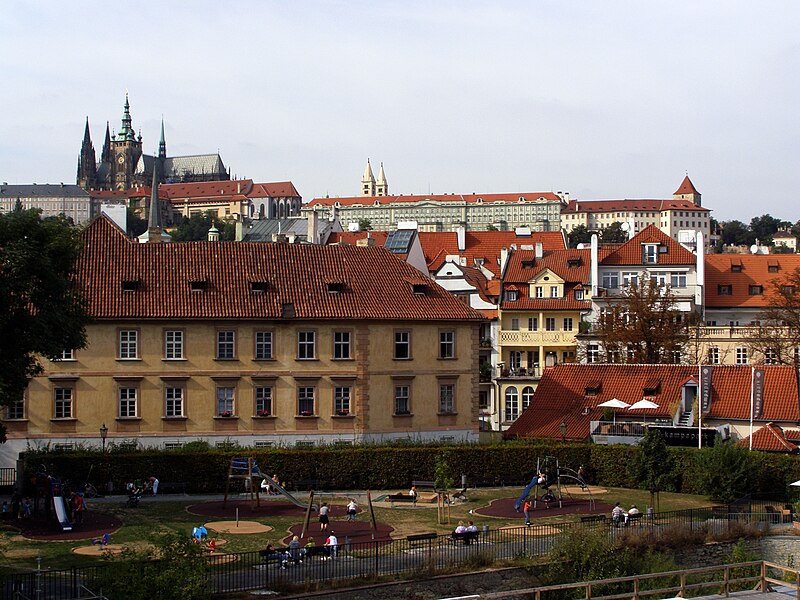 File:Praha, Kampa, hřiště 01.jpg