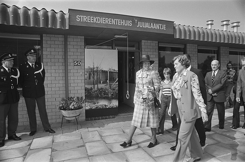 File:Prinses Beatrix opent streekdierentehuis t Juliaantje te Rijswijk, Bestanddeelnr 929-3182.jpg