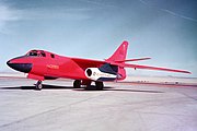 L'avion de tests RB-66A, propulsé par deux aft-fan CJ805-23, au stationnement à Edwards AFB.