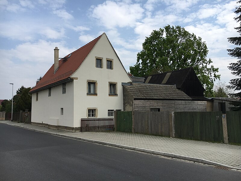 File:Radebeul Dreiseithof Serkowitzer Straße 50 2019 (1).jpg