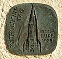 Relief am Wirtschaftsgebäude der Schönstattkapelle in Merzhausen, Katholikentag Freiburg 1978 mit Abbildung des Münsters