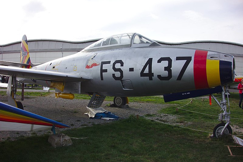 File:Republic F-84 Thunderjet-ailes-anciennes.jpg