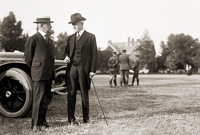 Davis (right) and Secretary of State Robert Lansing in 1917
